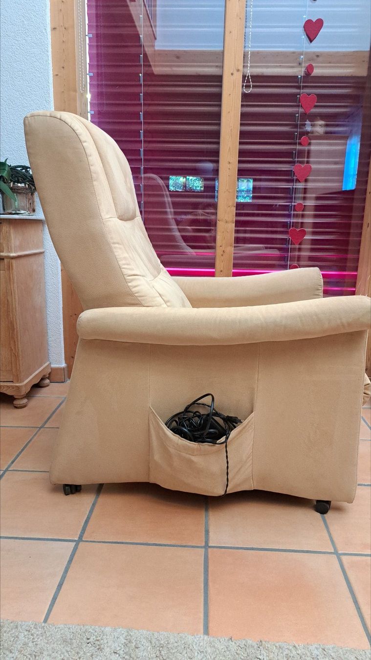Poltrone: Sessel beige mit Massagefunktion – Usato da Russikon venduto da Oelga