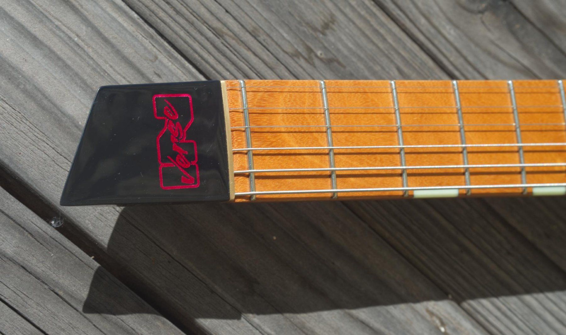 Musikinstrumente: INVERSE GUITARS Crayfish Guitar – Neu und originalverpackt aus Schaffhausen von Saitensprung_SH 5
