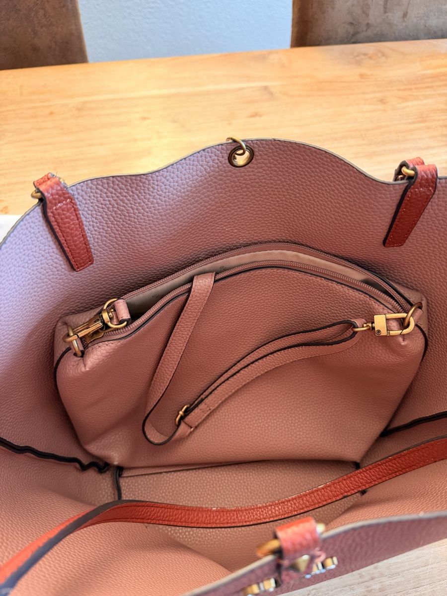 Guess Borse da donna: Guess Shopper Tasche mit Pochette, Beere-Ton, – Usato da Nussbaumen AG venduto da nad_lq9s 1