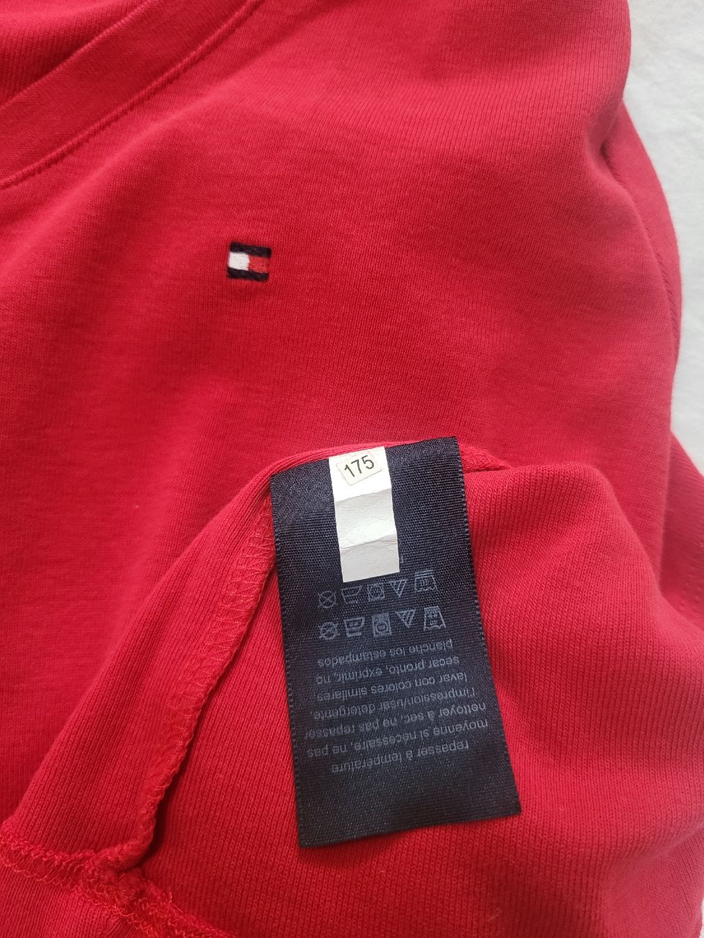 Tommy Hilfiger T-Shirts: Tommy Hilfiger T-Shirt – Neu (gemäss Beschreibung) aus Zweisimmen von Adorable 4