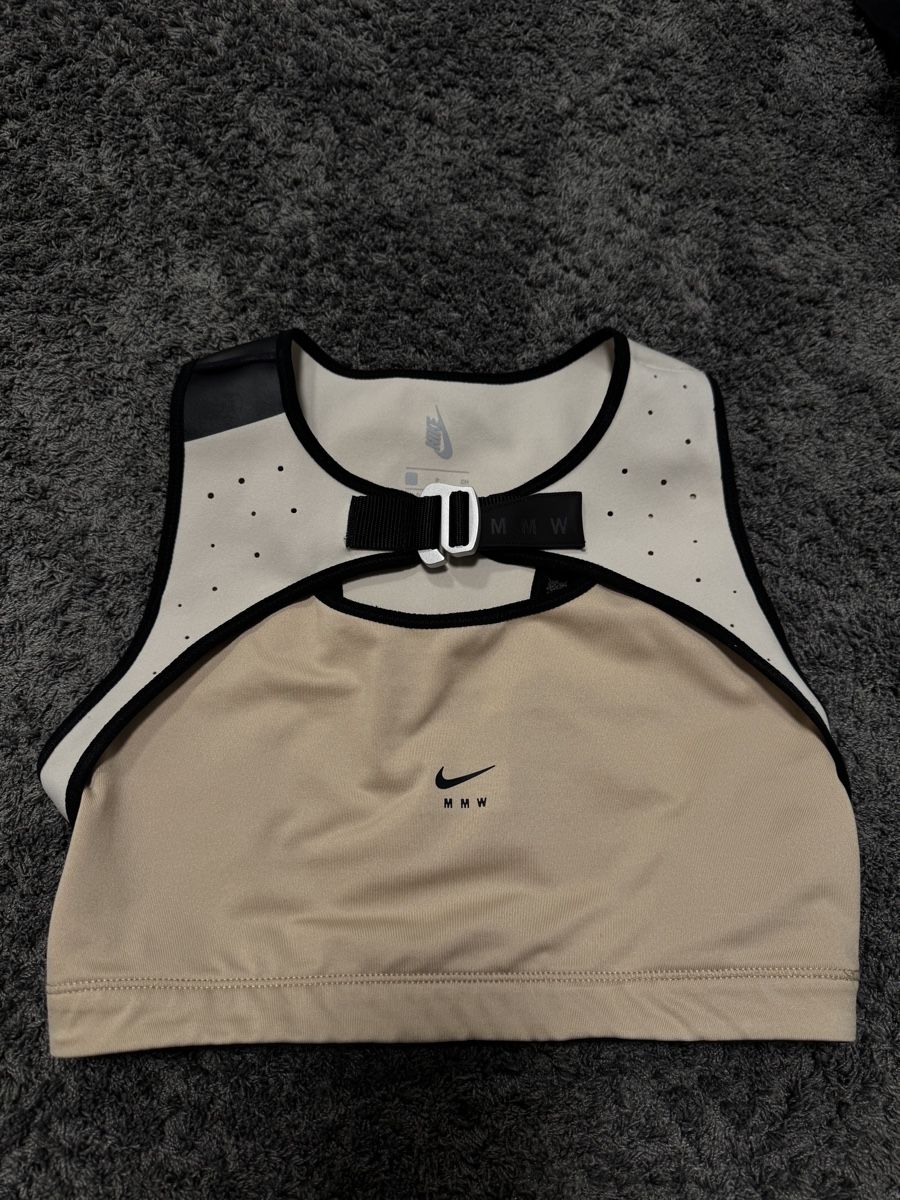 Nike Top: Nike Matthew M. Williams Sport BH – Usato da Aesch BL venduto da JoviiLaiin