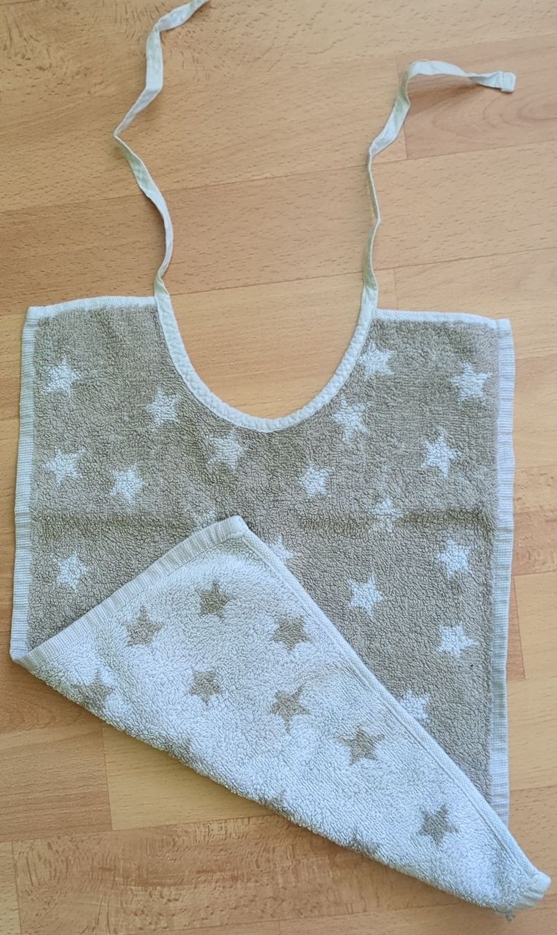 Milette Repas pour bébés: Lätzchen mit Sternen – D'occasion à Adlikon b. Andelfingen par IlonaSp