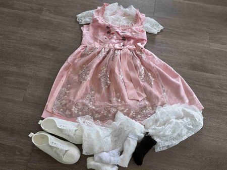 Süsses Dirndl-Set, Grösse M, Rosa inkl. Schuhe, Socken