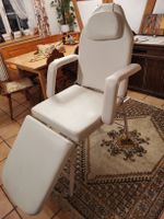 Weisse Kunstleder Massageliege, Metallgestell, klappbar