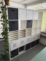 IKEA Kallax Regal weiss mit Einsätzen und Boxen gebraucht
