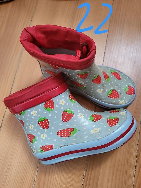 Chaussures garçon: Kinderschuhe – D'occasion à Läufelfingen par jen_dtd8