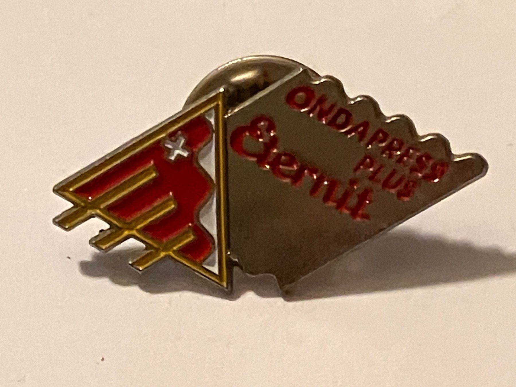 Placchette & Badge: 1 Pin Eternit Onda Press plus – Usato da Basel venduto da djwwpp