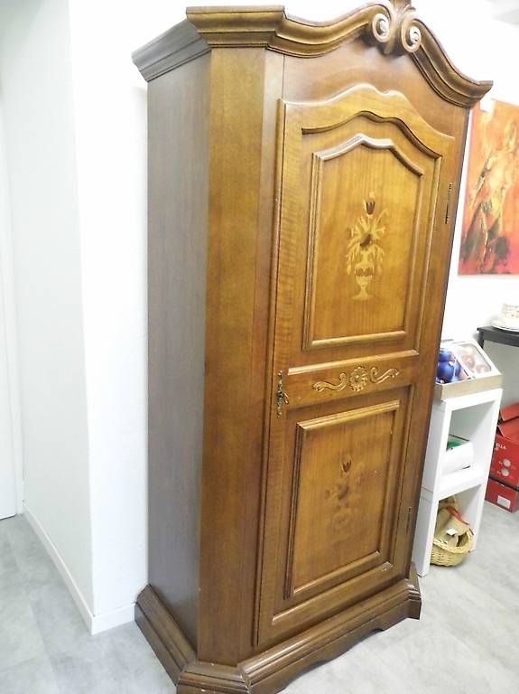 Armadi: Antiker Kleiderschrank mit Intarsien – Usato da Schaffhausen venduto da Galleria13_Brocki_SH 1