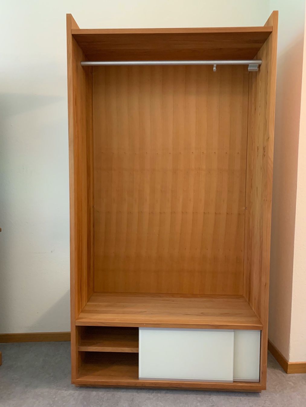 Reseda Garderobe: Garderobe RESEDA mit Spiegel – Gebraucht aus Spreitenbach von heitersberg54