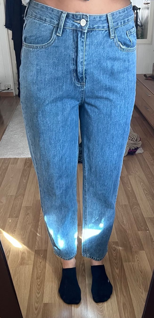 Jeans: Jeans | Taille M – Nuovo (secondo la descrizione) da Charmey (Gruyère) venduto da ya_12