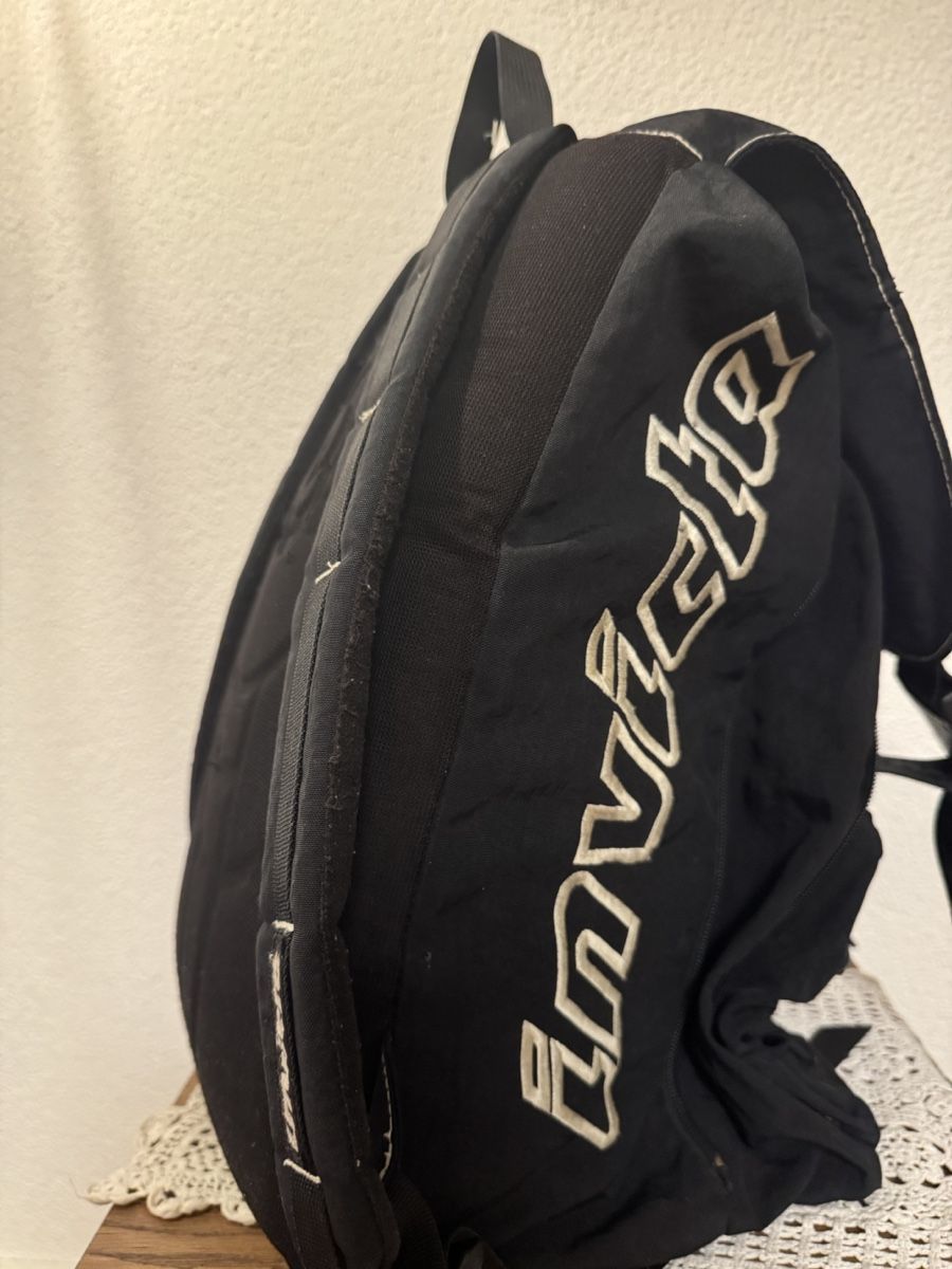 Invicta Zaini: Rucksack Invicta schwarz – Usato da Reiden venduto da ram_w7hf 1