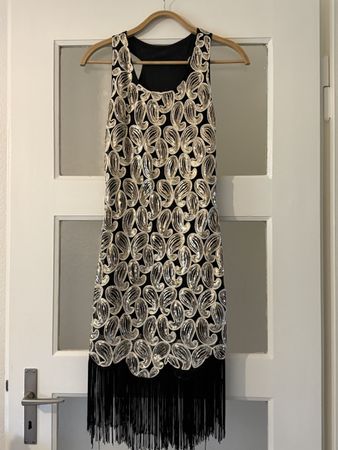 Elegantes Partykleid mit Fransen, Grösse S, neuwertig