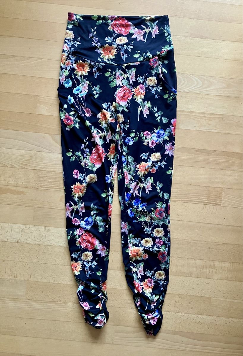 Hosen: Umstandshose mit Blumenmuster – Gebraucht aus Zürich von koukalp