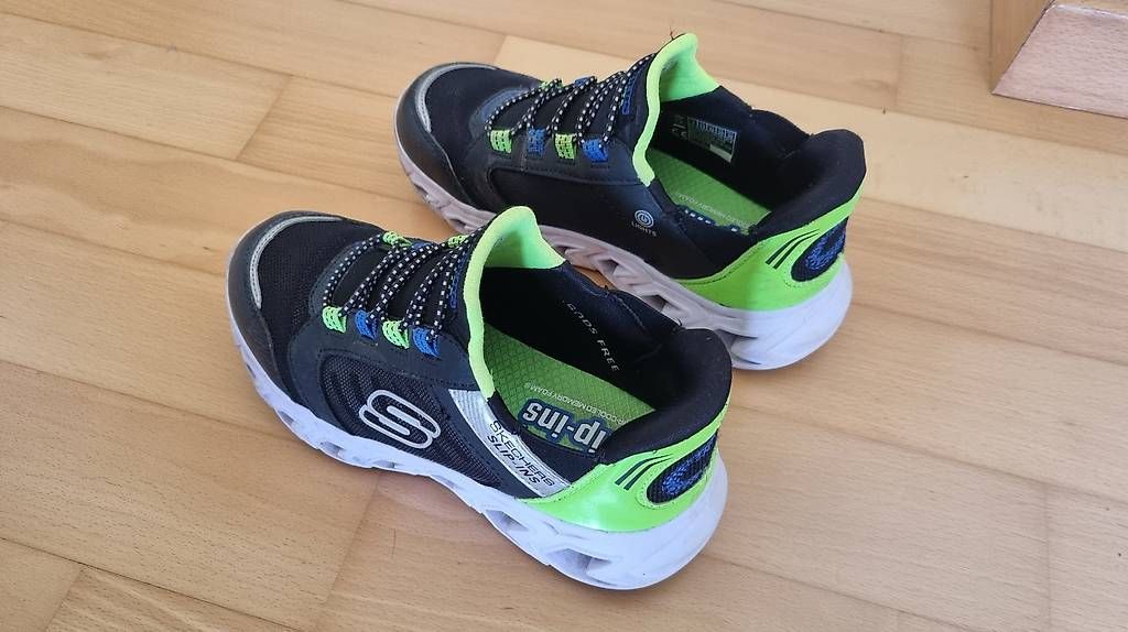 Schuhe für Jungen: Skechers Slip-ins Gr. 32 mit Licht – Gebraucht aus Ehrendingen von NSX-RR 1