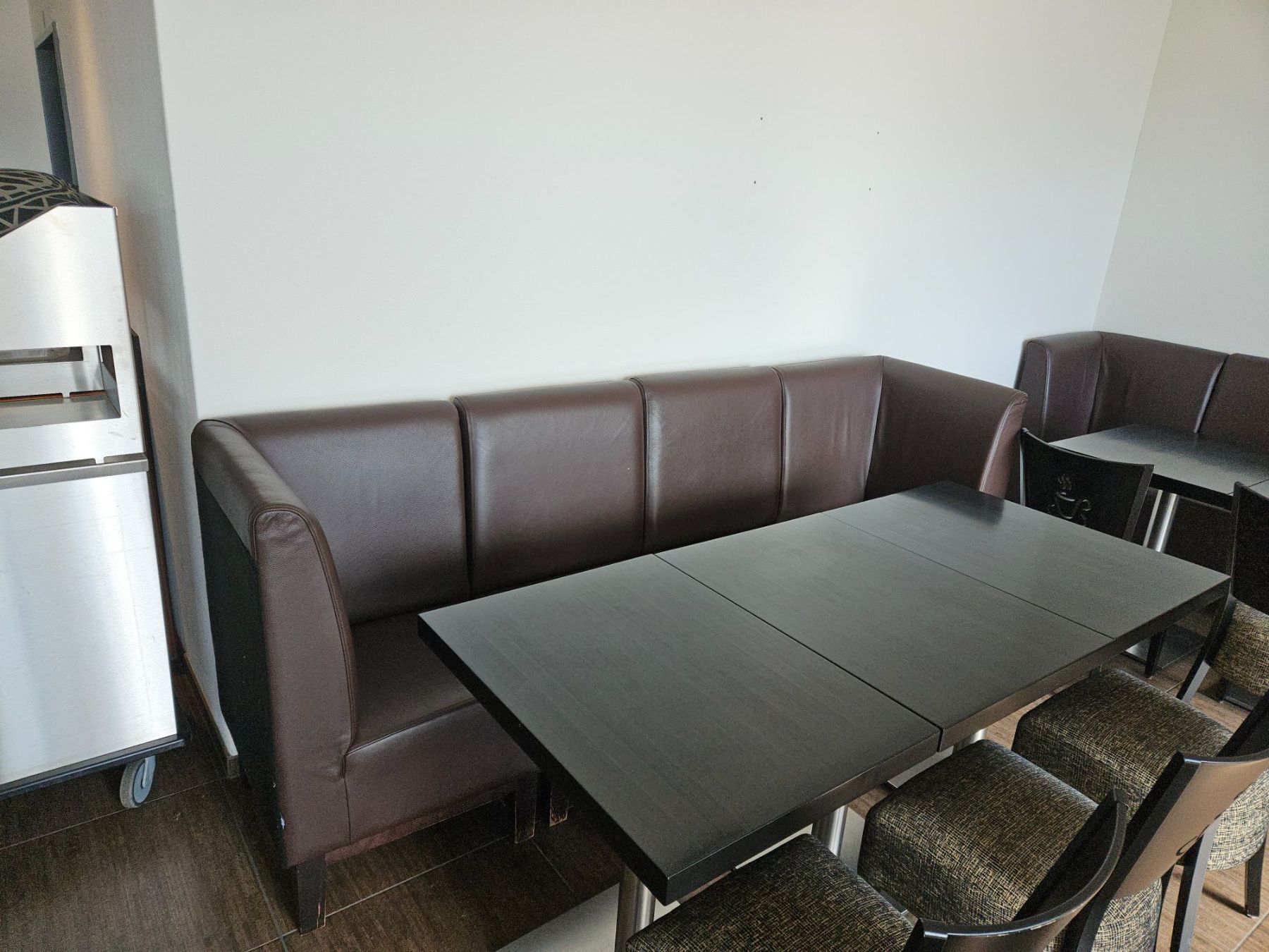 Divani: Lounge Sofa Polstermöbel Gastro Café Echtleder 10-teilig – Usato da Morschach venduto da Hanswi 1