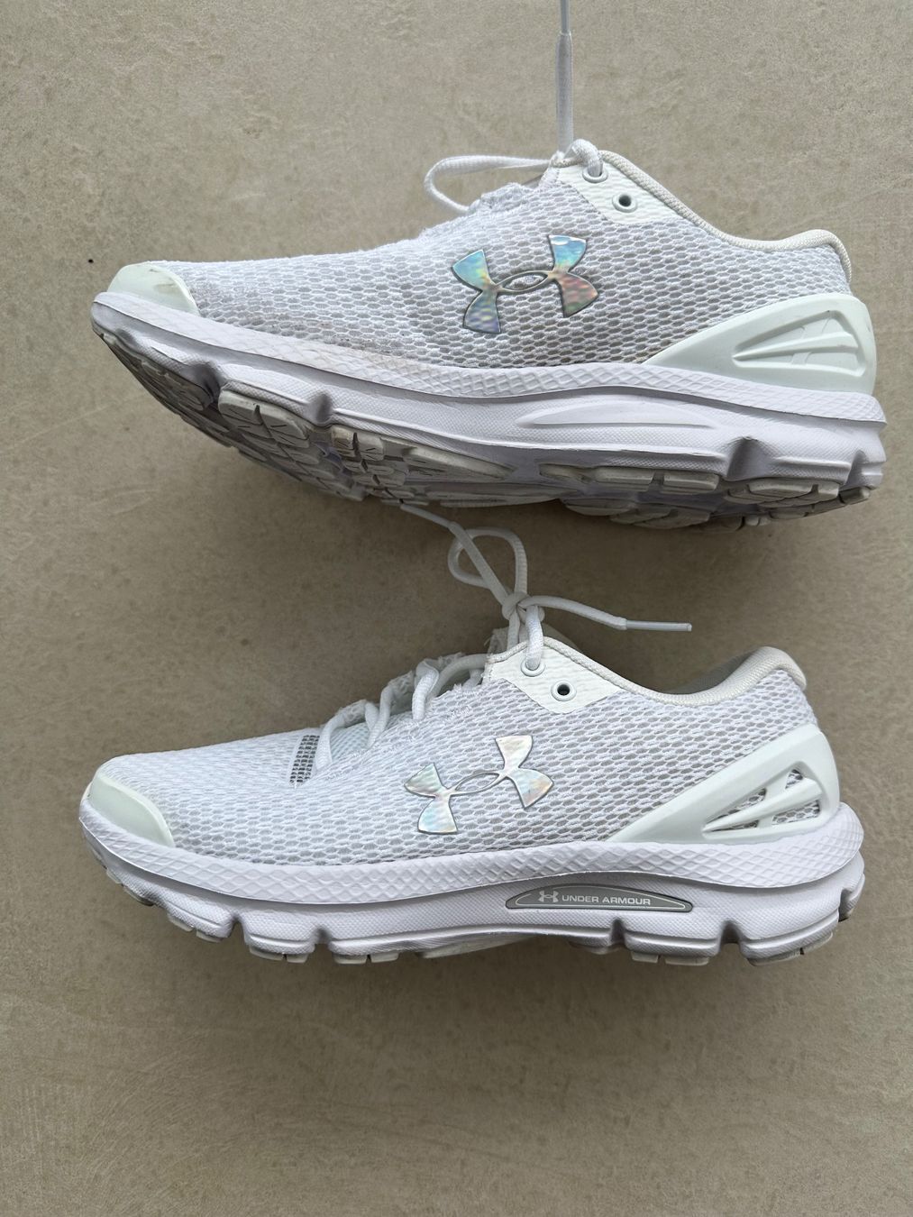 Under Armour Scarpe da donna: Under Armor Sneaker weiss Grösse 38 – Usato da Unterterzen venduto da mor_nv9n 1