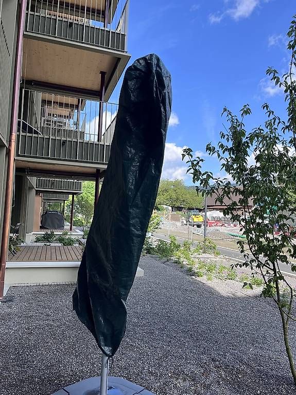 Ombrelloni: Sonnenschirm mit Sockel inkl. Schutzhülle – Usato da Kriens venduto da Giuli-etta 3
