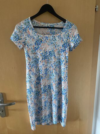 Damen Kleid mit Blumenmuster Grösse L guter Zustand