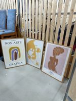 3 gerahmte Poster im Set, Holzrahmen, Nynne Rosenvinge u.a.