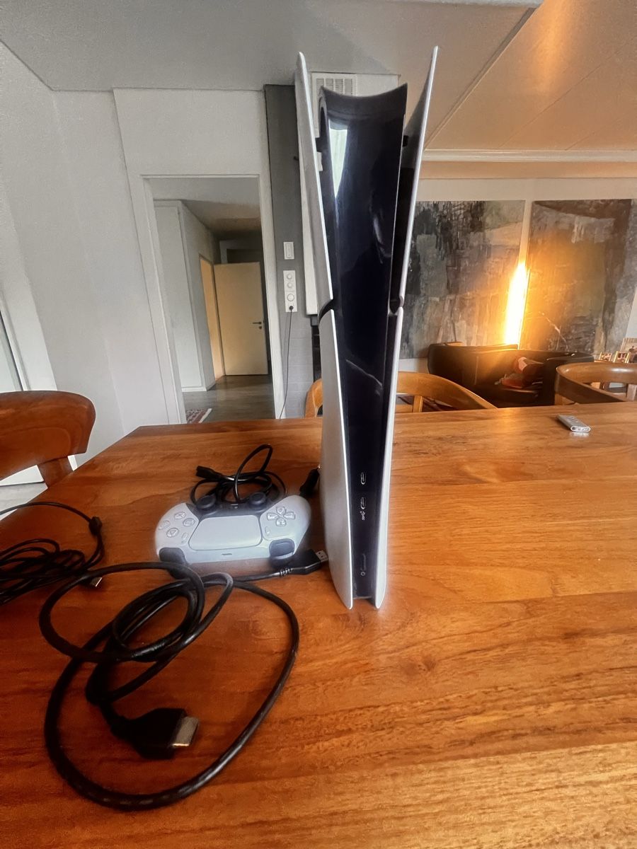 Sony Konsolen: PS5 ( Slim Edition plus 1 Controller ) – Gebraucht aus Küsnacht ZH von lau_8qc2 2