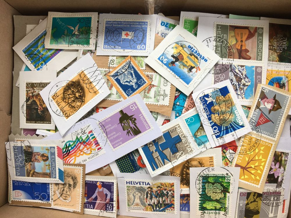 Magnifique de timbres poste 900 gr à décoller Kaufen auf Ricardo