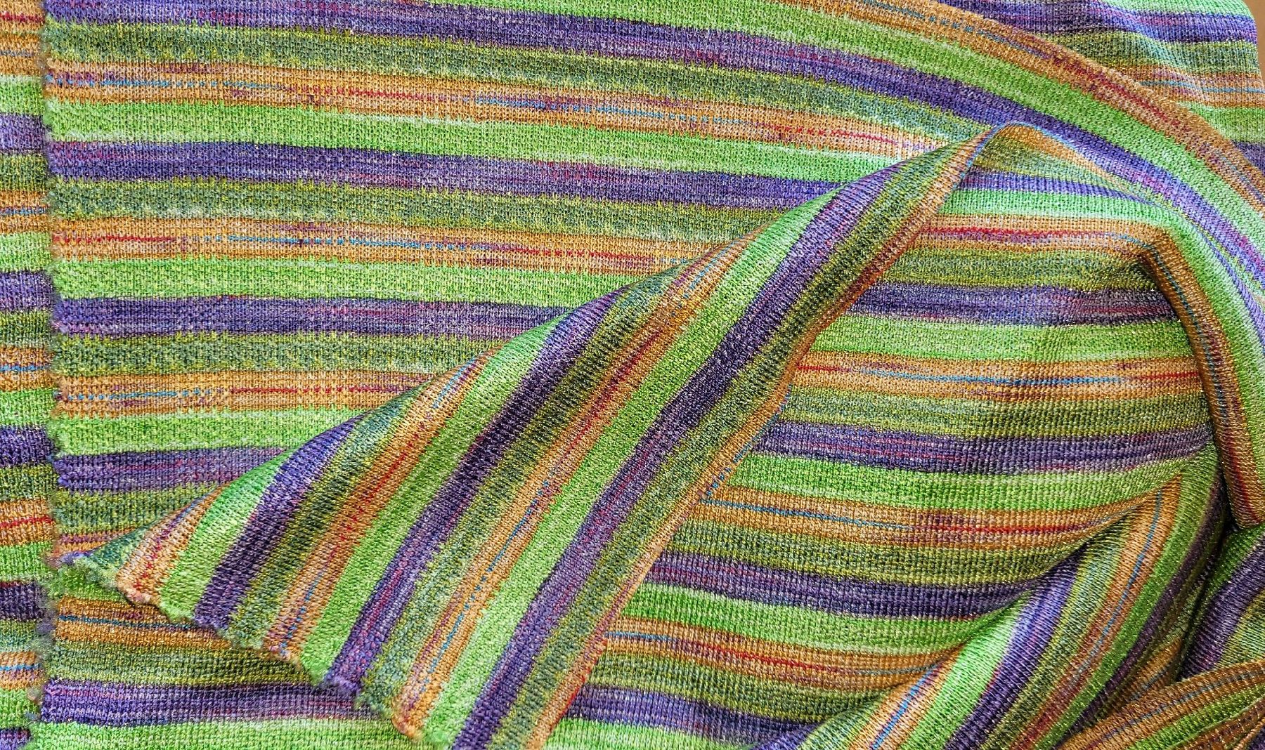 Tessuti: Strick-Stoff grün-violett-orange – Nuovo (secondo la descrizione) da Madiswil venduto da fabrics 1