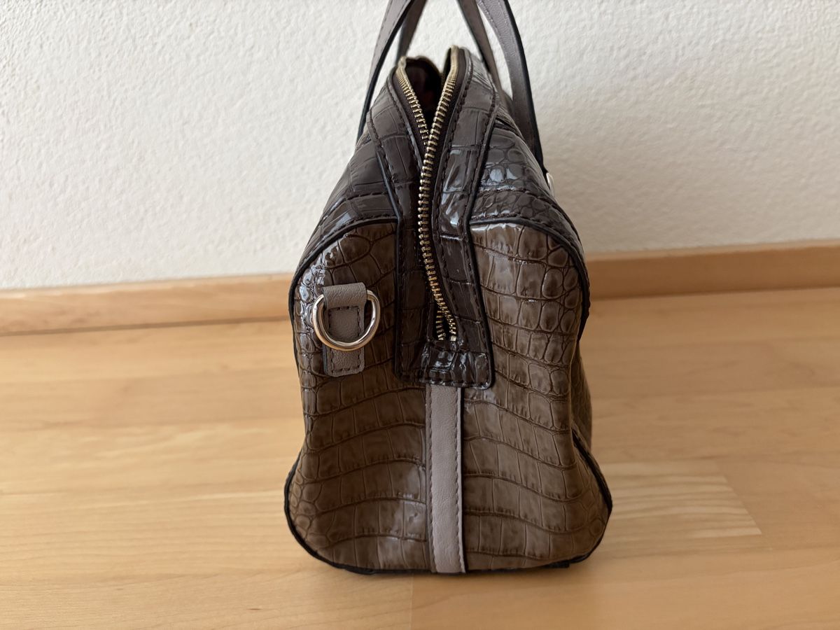 Guess Sacs femmes: Handtasche Guess Krokoprint braun – D'occasion à Chur par weewoo 1