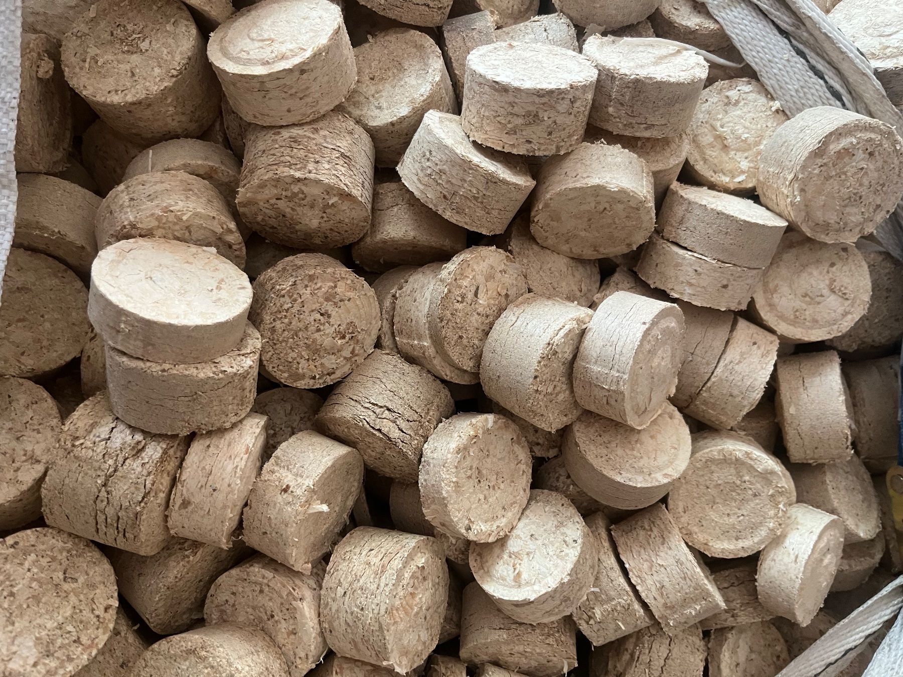 Articles en bois: Briketts – D'occasion à Hellikon par mic_hb82 1