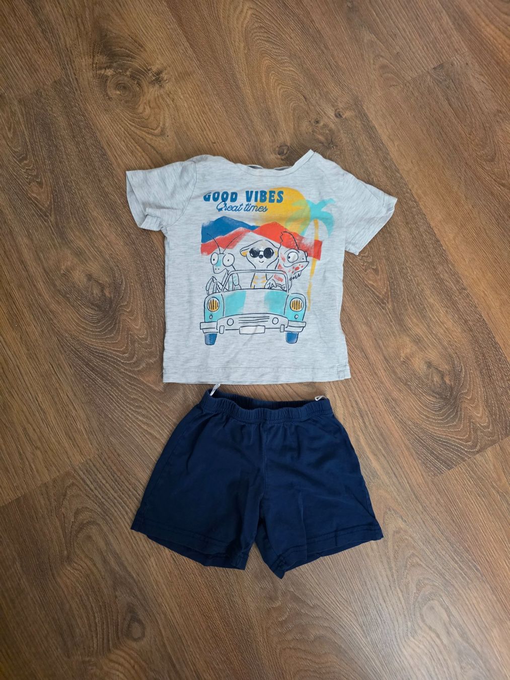 Pyjamas: Kurzarm Pyjama 2-teilig Gr. 98/104 – D'occasion à Nebikon par Japostyle