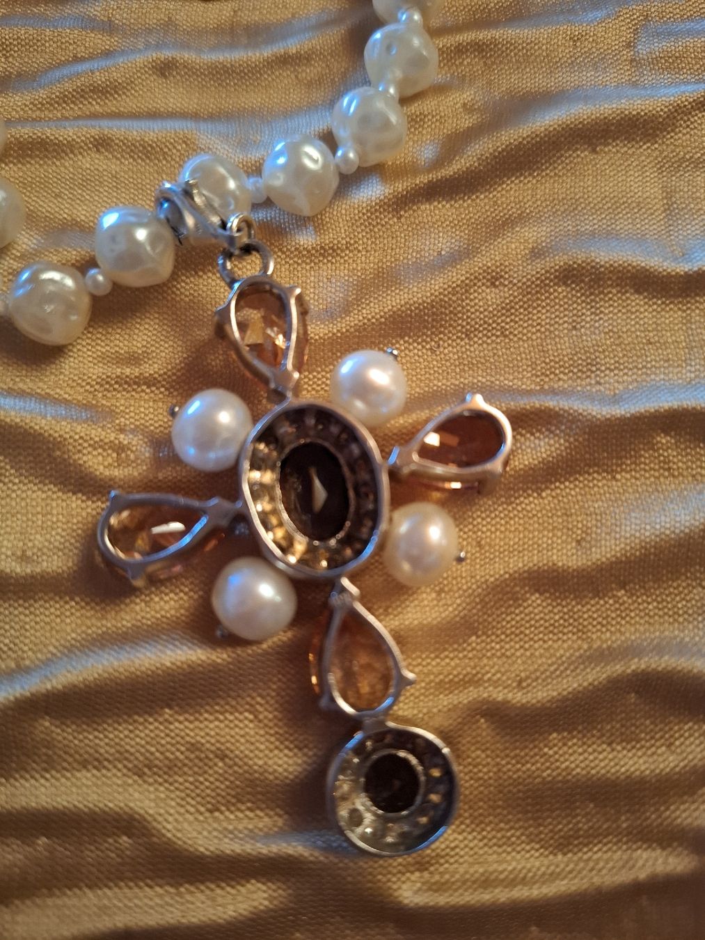 Pendentifs: PERLENHALSKETTE MIT KREUZANHÄNGER – Neuf (Voir description) à Gretzenbach par schibaya 5