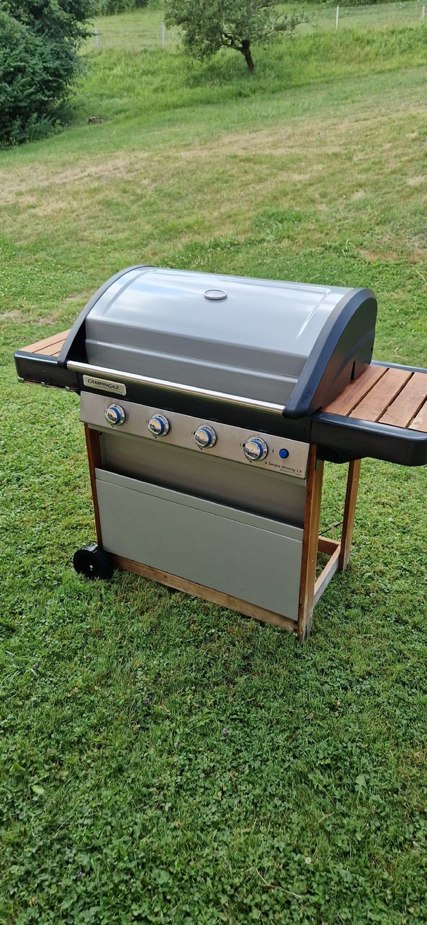 Grils: Barbecue Campingaz 4 series Woody LX – D'occasion à St. Ursen par cpi23 2