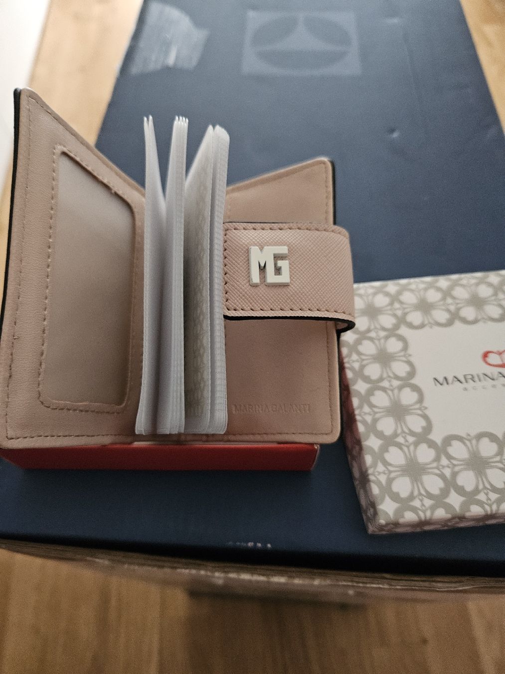 Portamonete: Porte carte rose – Nuovo e nell'imballaggio originale da Yverdon-les-Bains venduto da enzine 1