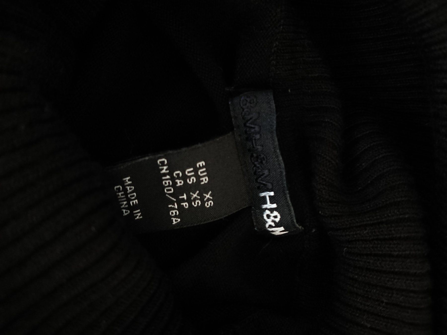 H&M Maglioni & Felpe: Damen kurzarm Rollkragen Pullover H&M Gr. XS Schwarz – Usato da Hallau venduto da CHACLA 3