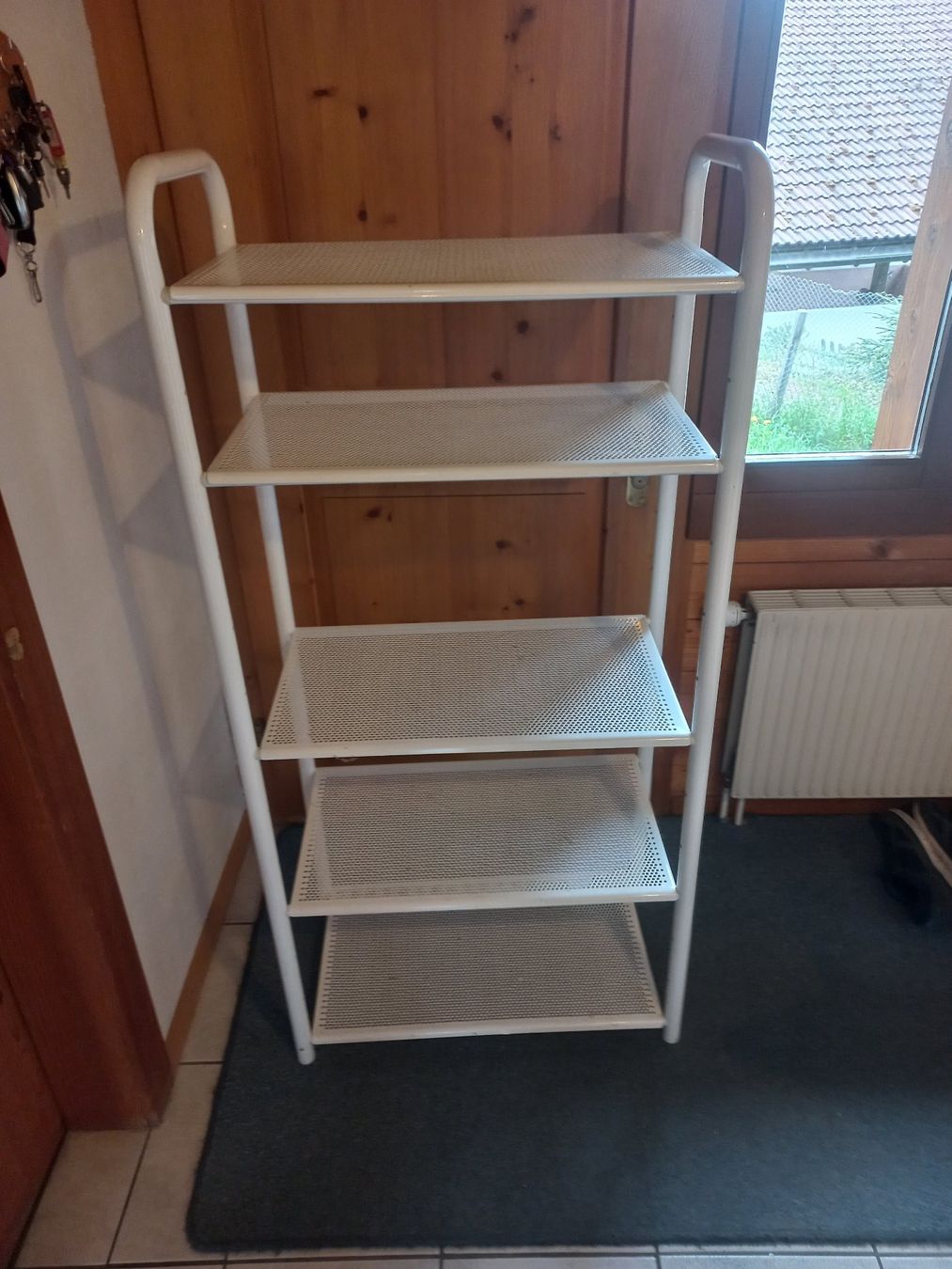 Regale: Metallgestell – Gebraucht aus Praden von Minimalist