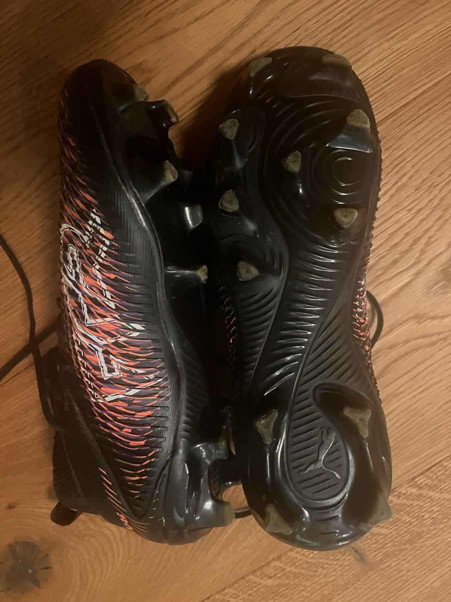 Puma Scarpe per ragazzi: Fussballschuhe Puma Future schwarz Gr. 43 neuwertig – Usato da Bubikon venduto da Beat035 1
