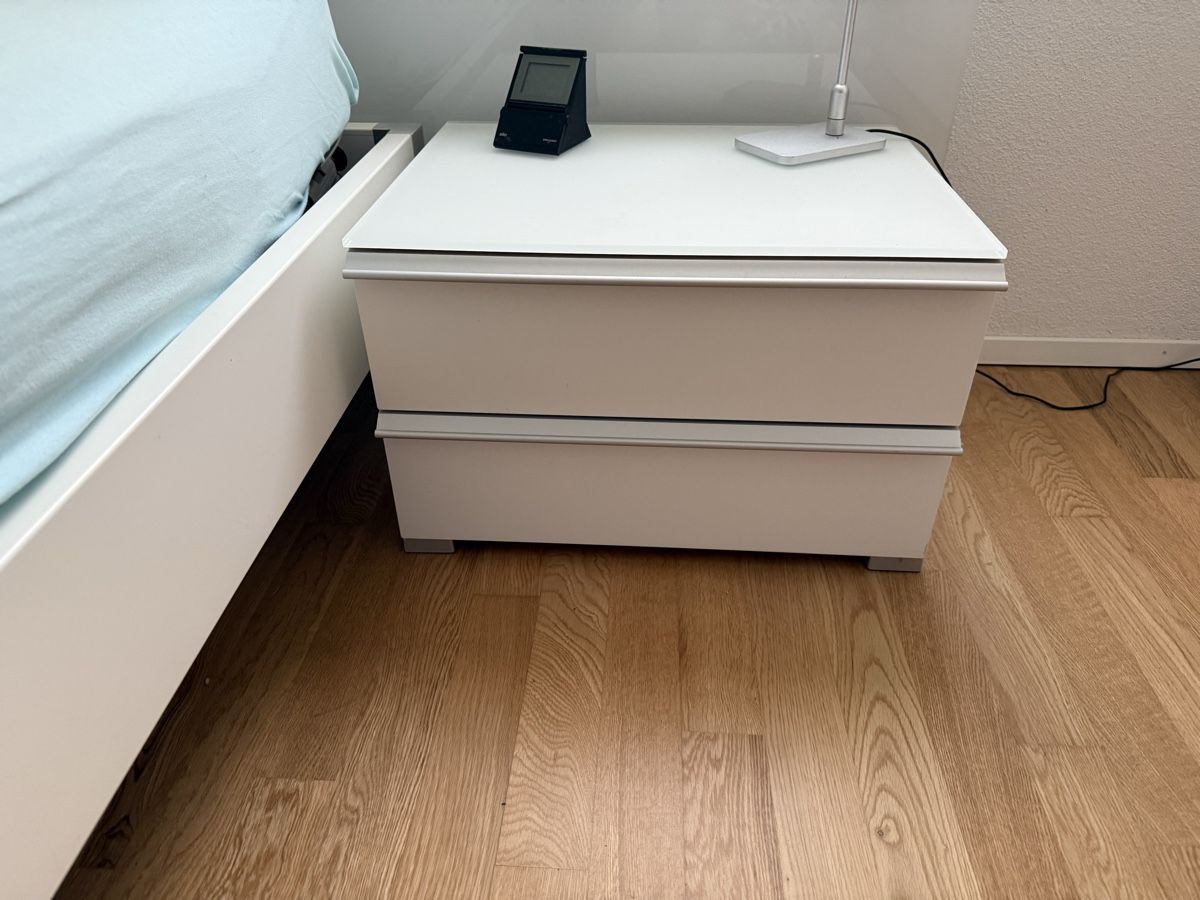 Betten: Doppelbett inkl. Nachttisch und Kommode – Gebraucht aus Aarwangen von wifag70 1