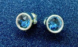 Ohrstecker Edelstahl, blauem Stein, neuwertig, Durchm. 7 mm
