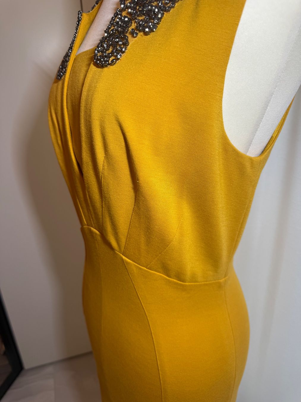 Ted Baker Kleider: Robe sans manches moutarde Ted Baker – Gebraucht aus St-Maurice von Sandrinette123 5