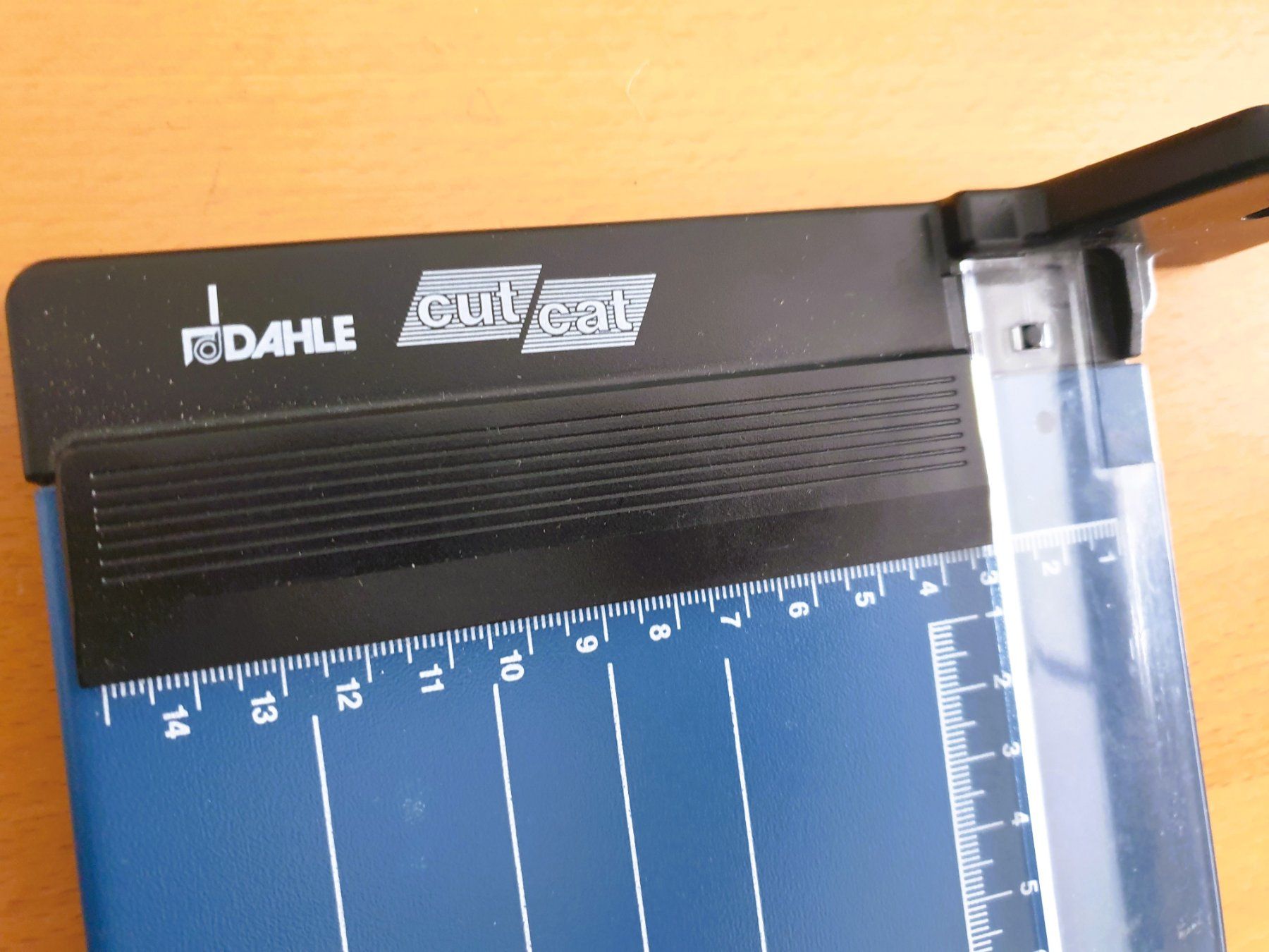 Alle Werkzeuge: PAPIERSCHNEIDE MASCHINE - DAHLE – Gebraucht aus Brüttisellen von Nighttrain 1