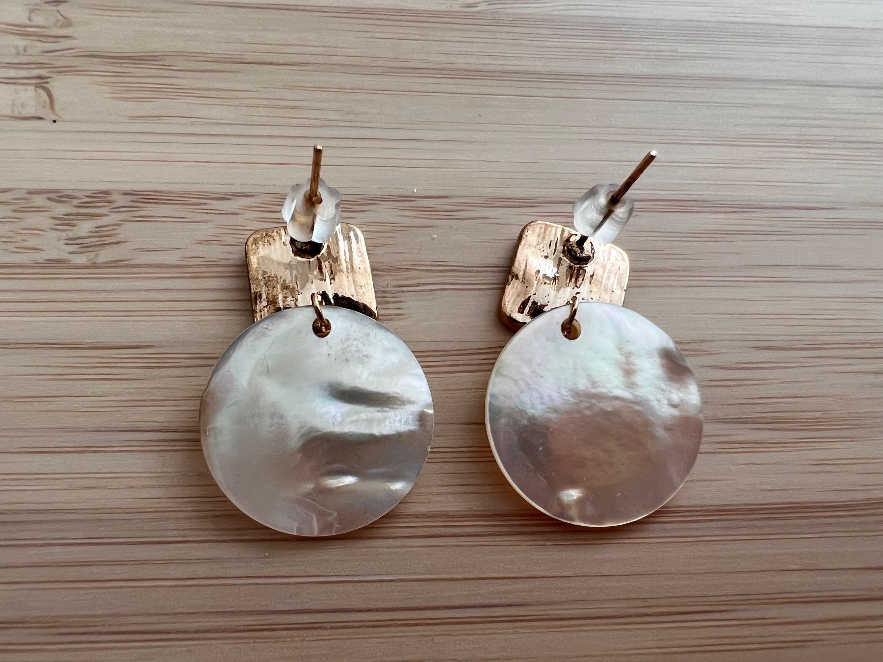 Orecchini pendenti & Orecchini a lobo: Shell stud earrings – Usato da Genève venduto da Ballpencase 3