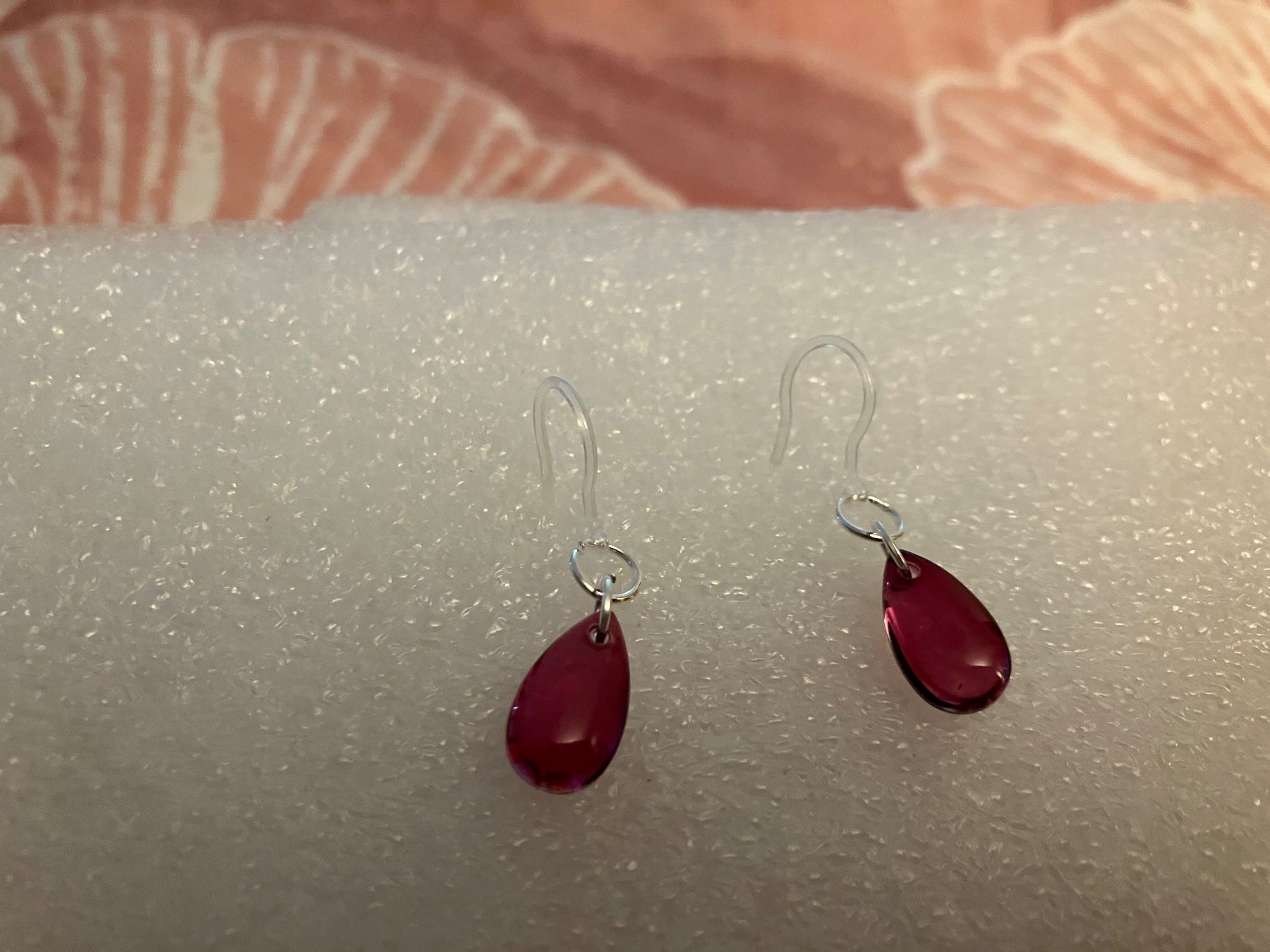 Ohrringe & -stecker: Modische weinrote Ohrhänger, Tropfenform, Glasstein – Neu (gemäss Beschreibung) aus Affoltern am Albis von Dlotti 2