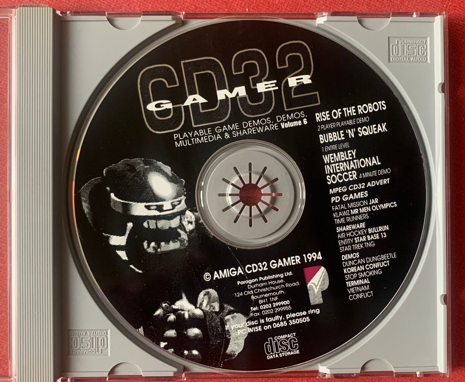 CD32 Gamer 13 magazine - Amiga - Syndicate, Base Jumpers, Football