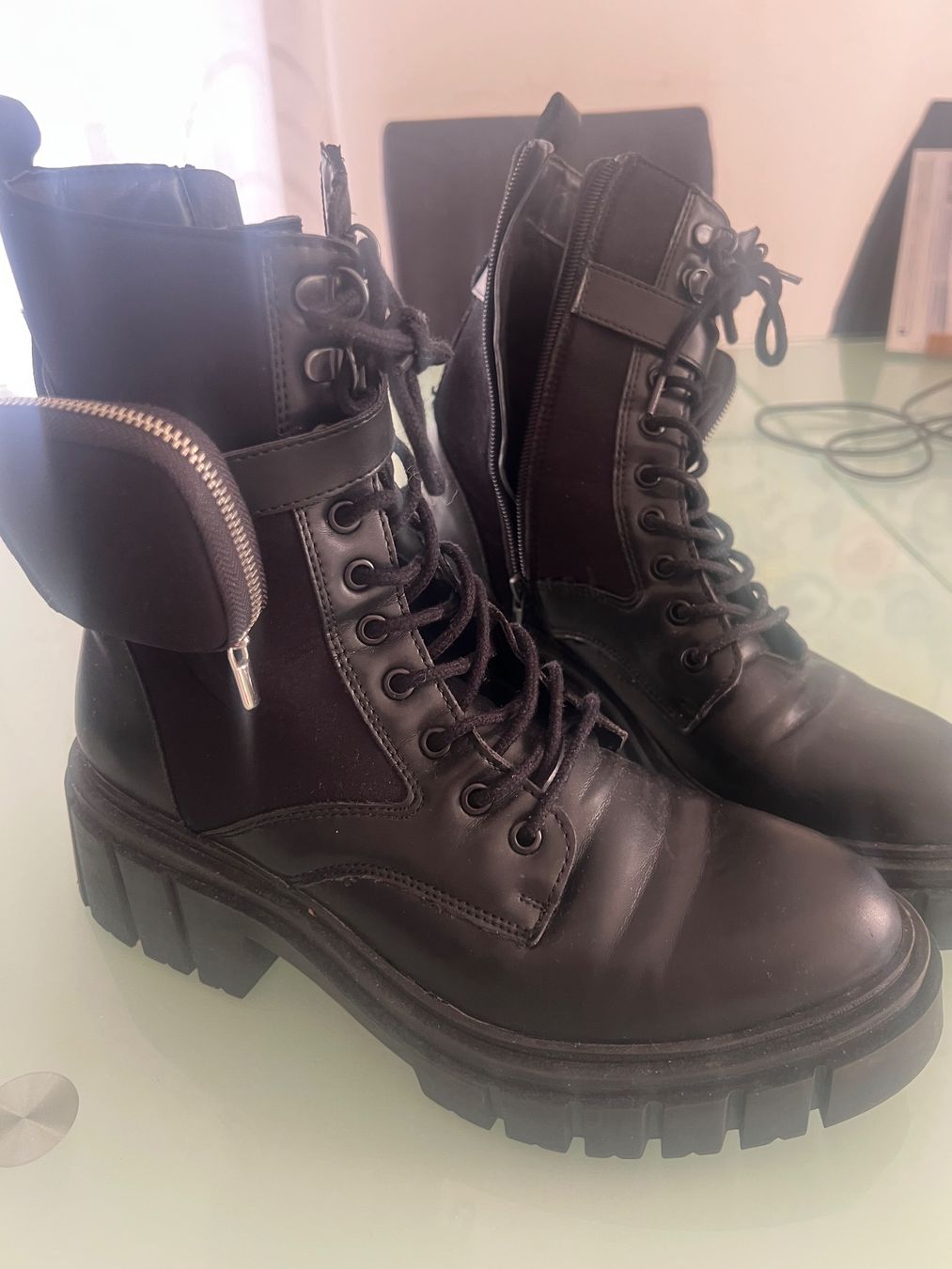 Scarpe da donna: Stiefeletten mit seitl. Tasche / Gr.41 – Usato da Näfels venduto da ale_c9qn