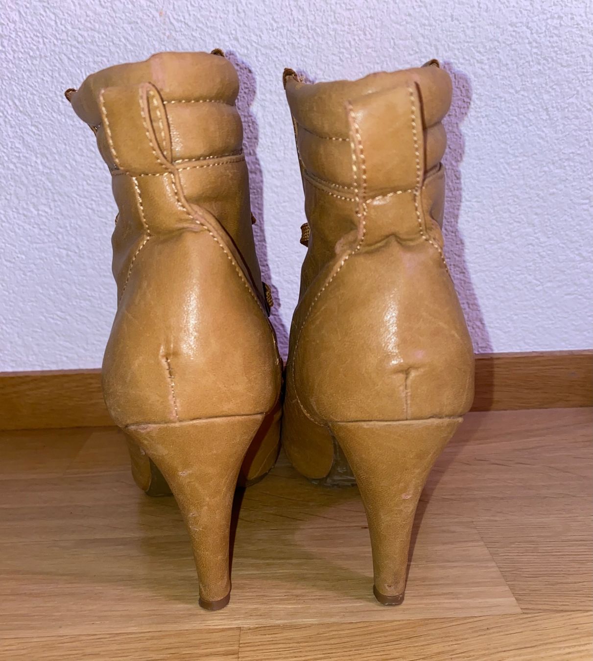 Scarpe da donna: SALE HEUTE Stiefeletten Gr. 40 – Usato da Herisau venduto da Seyashop1 2