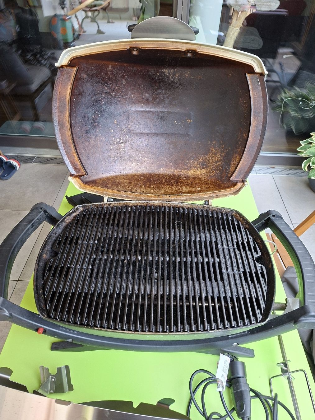 Weber Grils: Weber Q2000 Grill mit Drehspiess  – D'occasion à Worblaufen par benj242 1