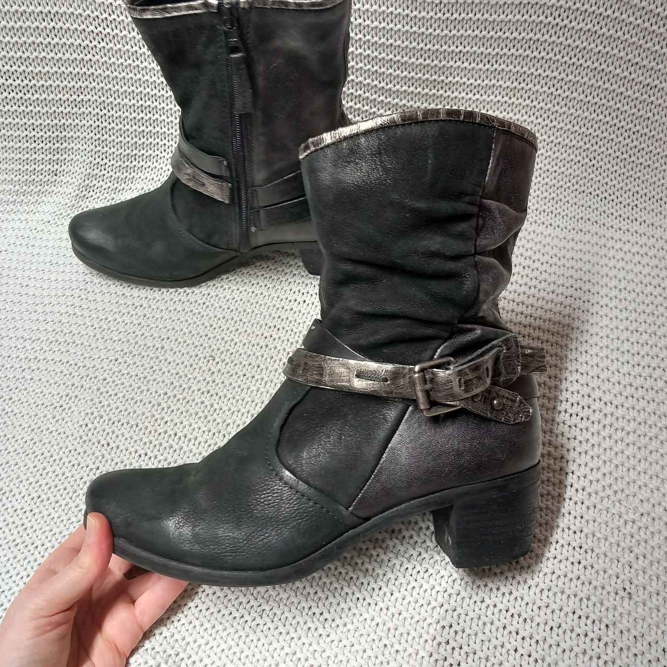 Scarpe da donna: Lederstiefel Piedi Nudi Gr.40 schwarz – Usato da Gwatt (Thun) venduto da umwelt-brocki 1