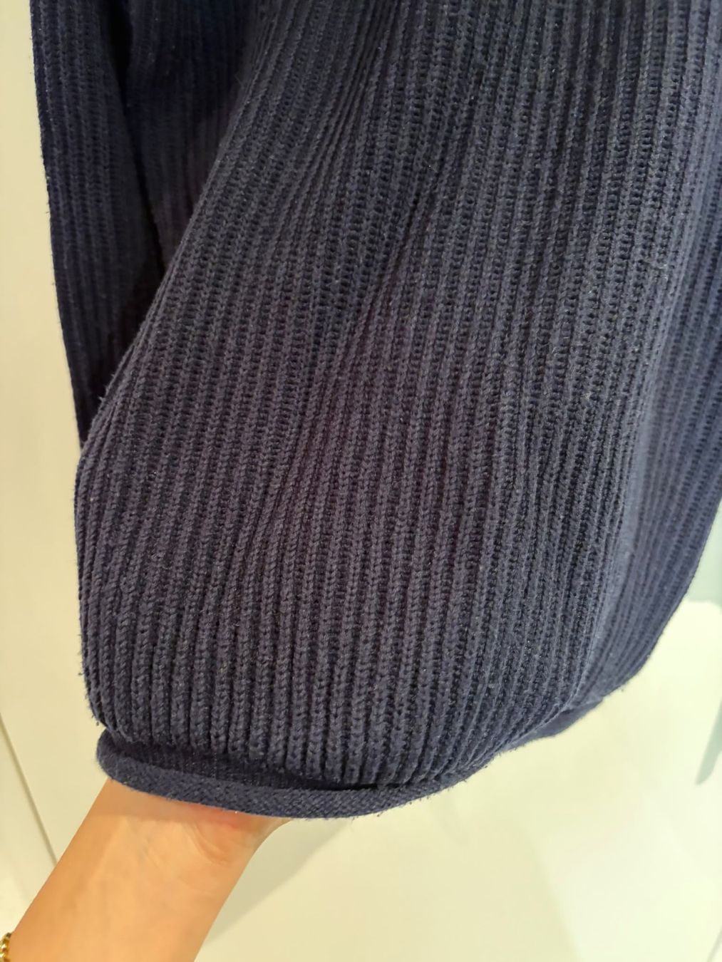 Maglioni & Felpe: Pullover Miller dunkelblau gerippt gebrauchter Zustand – Usato da Dielsdorf venduto da Anthony111 6