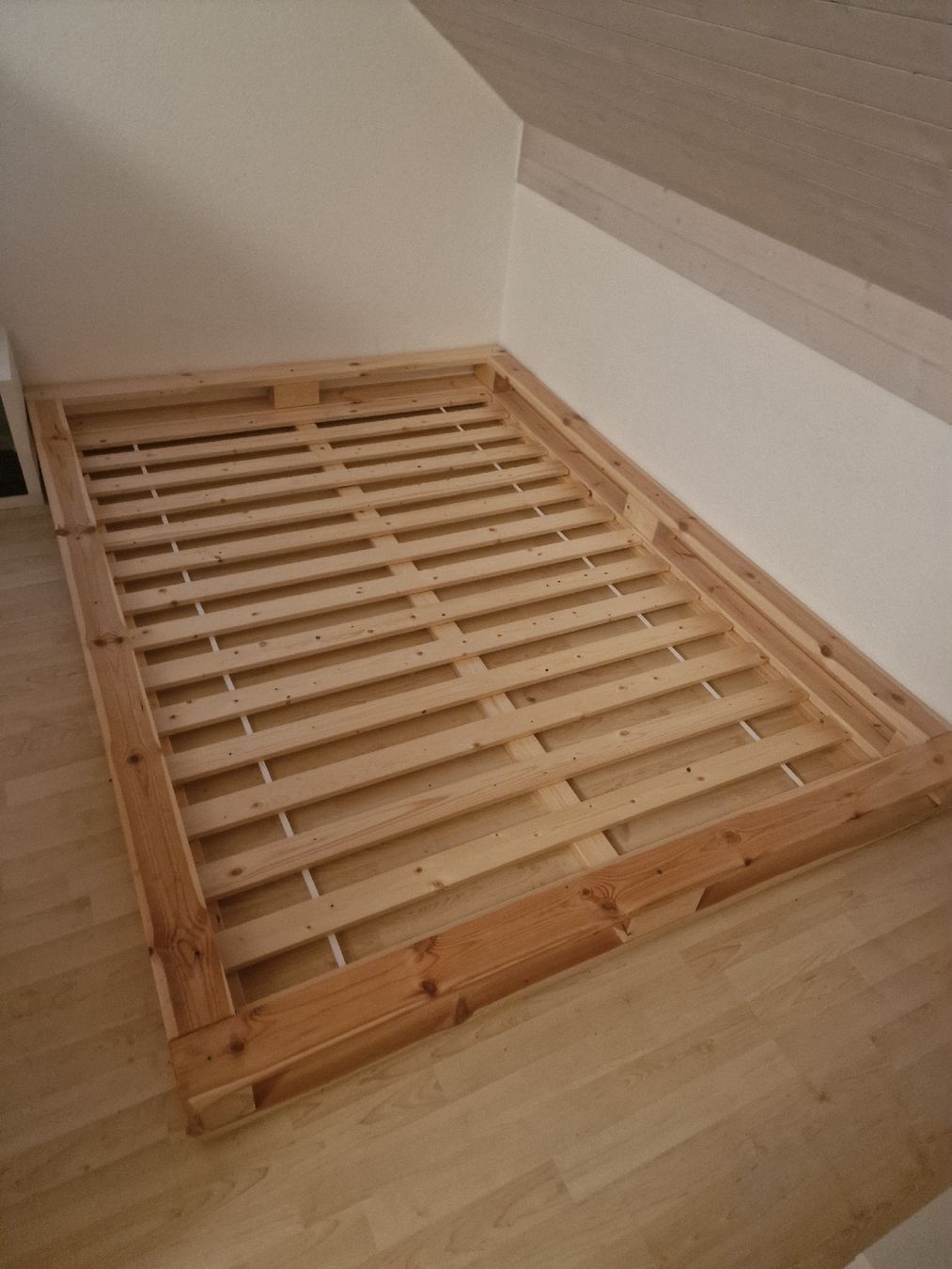 Lits: Palettenbett mit Matraze – Neuf (Voir description) à Wetzikon ZH par saro40 5
