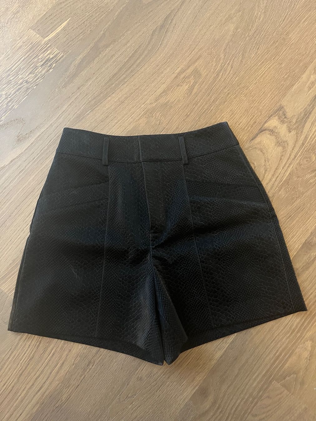 Morgan Pantaloni: NEU Shorts Morgan Gr. 36 – Nuovo e nell'imballaggio originale da Kriessern venduto da loolah