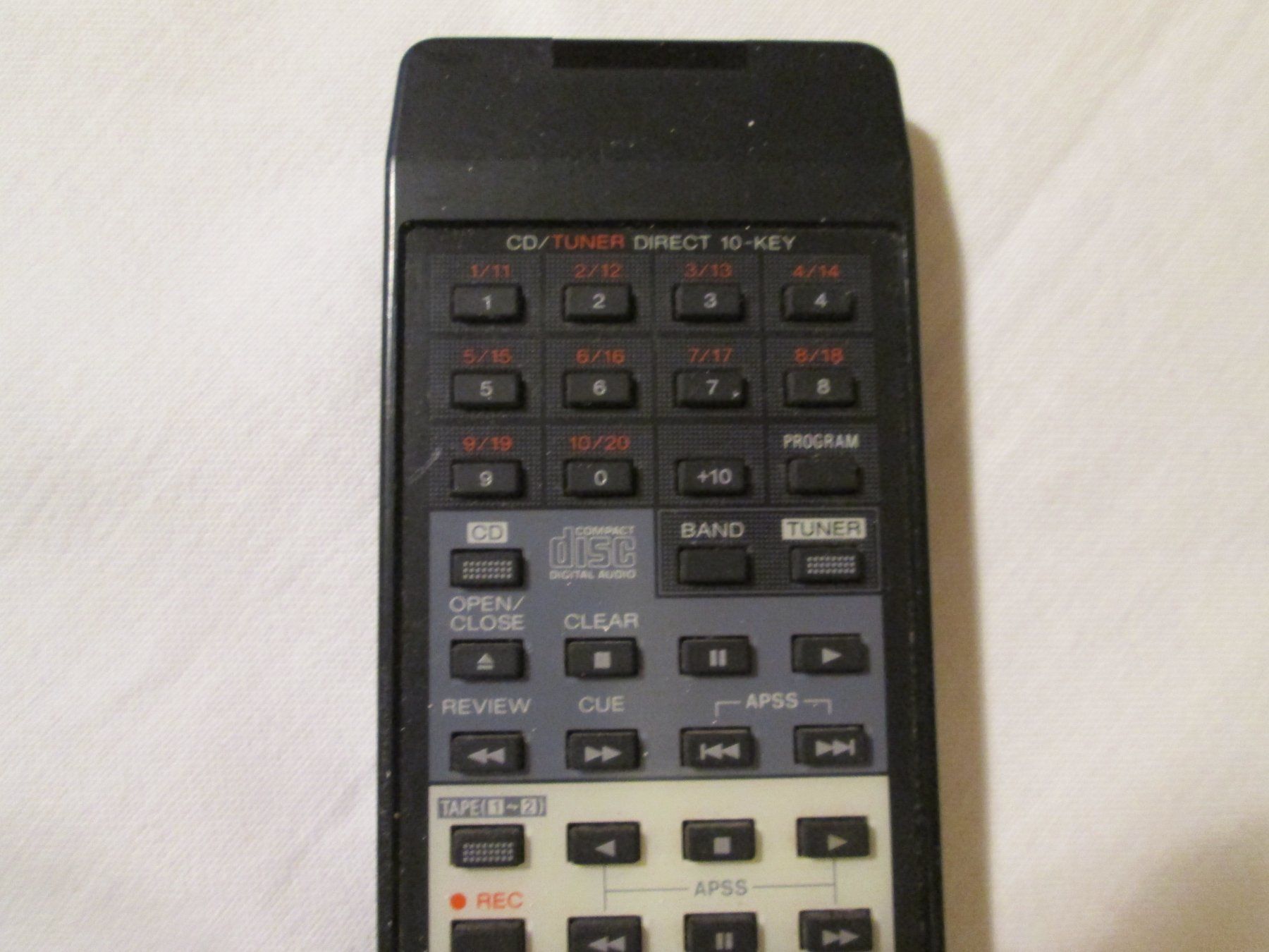 Fernbedienungen: Télécommande Sharp, système audio vintage (62) – Gebraucht aus La Chaux-de-Fonds von Marteaux 2